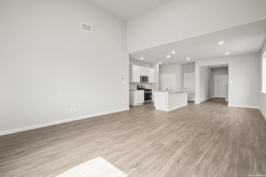 Spacious, unfurnished interior of a new home in Hickory Ridge, Elmendorf (Image 14).