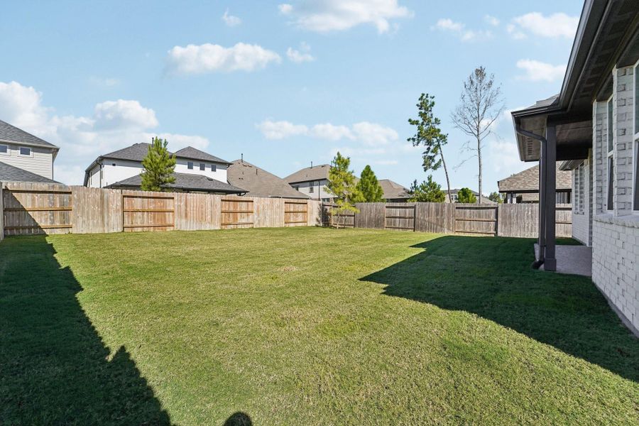 Exterior details and patio area of a home in Evergreen 50', Conroe (Image 18).