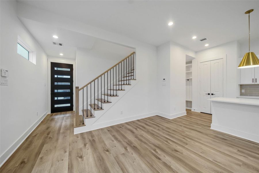 Spacious, unfurnished interior of a new home in , Houston (Image 23).