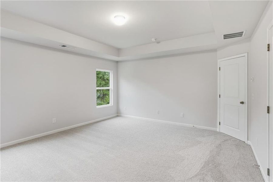 Spacious, unfurnished interior of a new home in , Jefferson (Image 28).