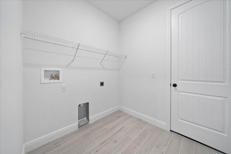 Spacious, unfurnished interior of a new home in , Fort Pierce (Image 30).