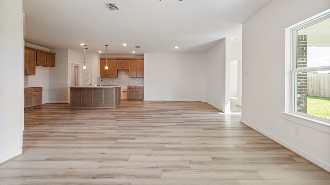 Furnished interior view inside a new home in River Ranch, Dayton (Image 17).