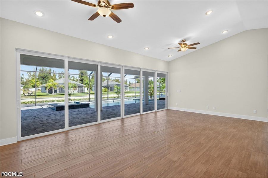 Spacious, unfurnished interior of a new home in Cape Coral, Cape Coral (Image 19).