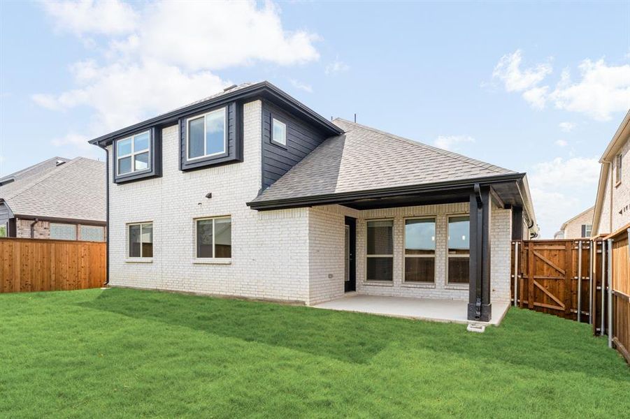 Exterior details and patio area of a home in Creekview Meadows, Pilot Point (Image 4).