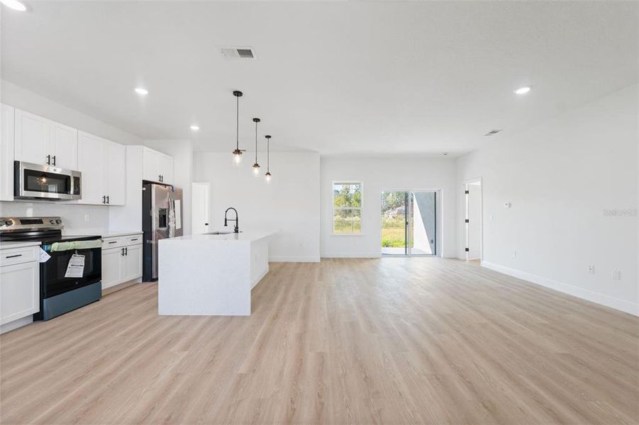 Spacious, unfurnished interior of a new home in , Ocala (Image 16).