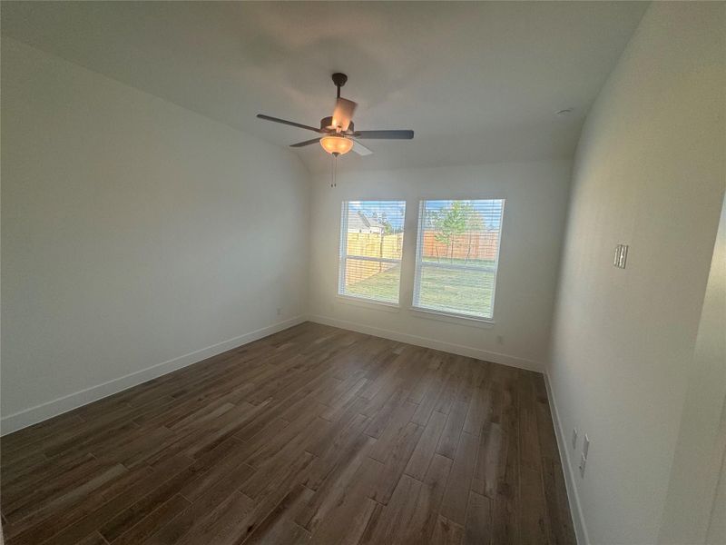 Spacious, unfurnished interior of a new home in Evergreen, Conroe (Image 11).
