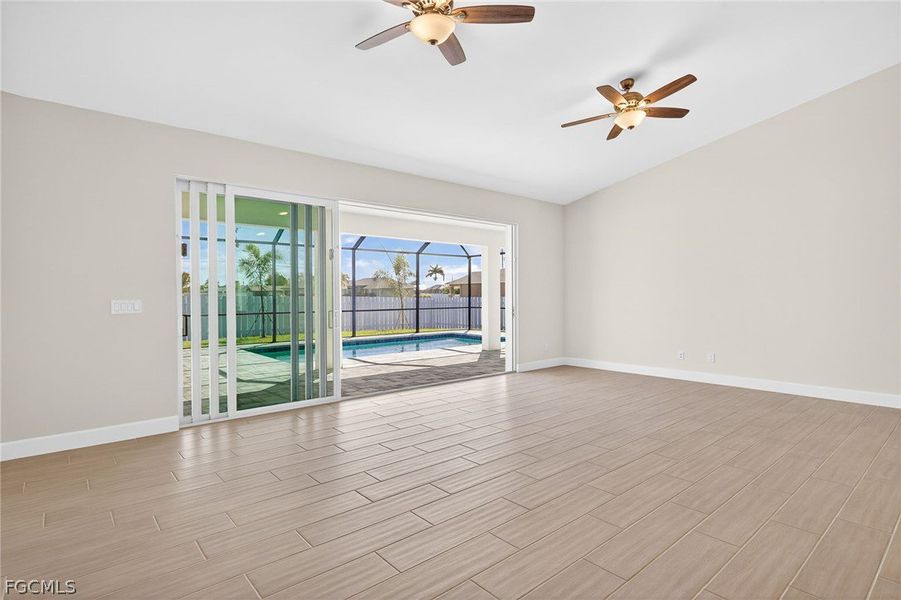 Spacious, unfurnished interior of a new home in Cape Coral, Cape Coral (Image 24).
