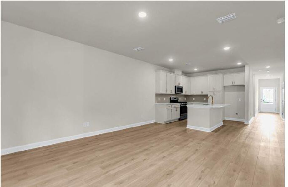 Spacious, unfurnished interior of a new home in , Ravenel (Image 6).