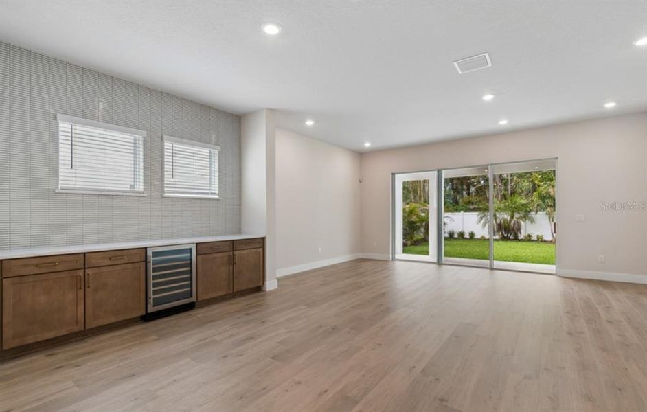 Spacious, unfurnished interior of a new home in , Tampa (Image 7).