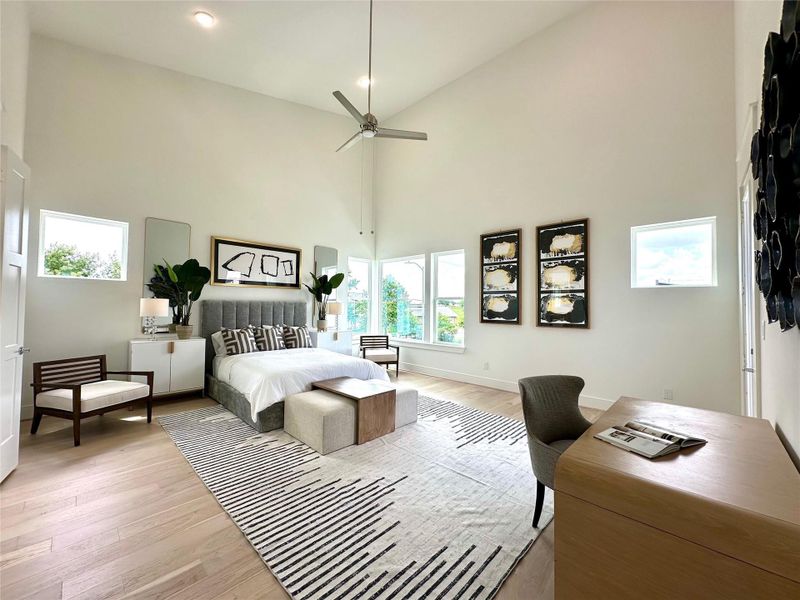 Primary with Desk Space Primary with Desk Space