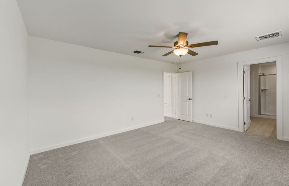 Spacious, unfurnished interior of a new home in Crosswinds, Kyle (Image 40).