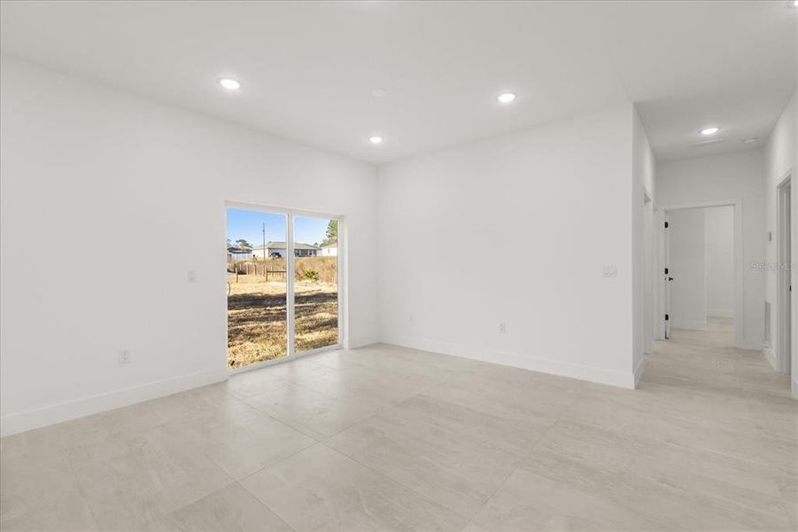 Spacious, unfurnished interior of a new home in , Ocala (Image 15).
