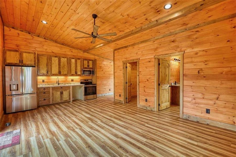Spacious, unfurnished interior of a new home in , Blue Ridge (Image 26).