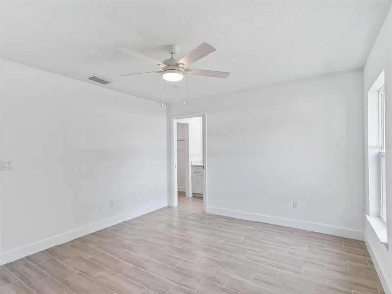 Spacious, unfurnished interior of a new home in , Ocala (Image 16).