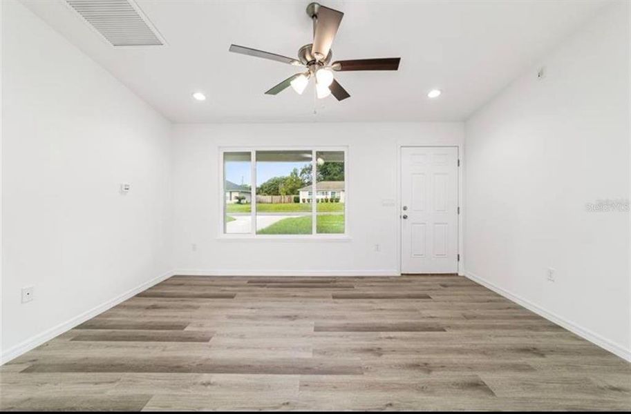 Spacious, unfurnished interior of a new home in , Silver Springs (Image 37).