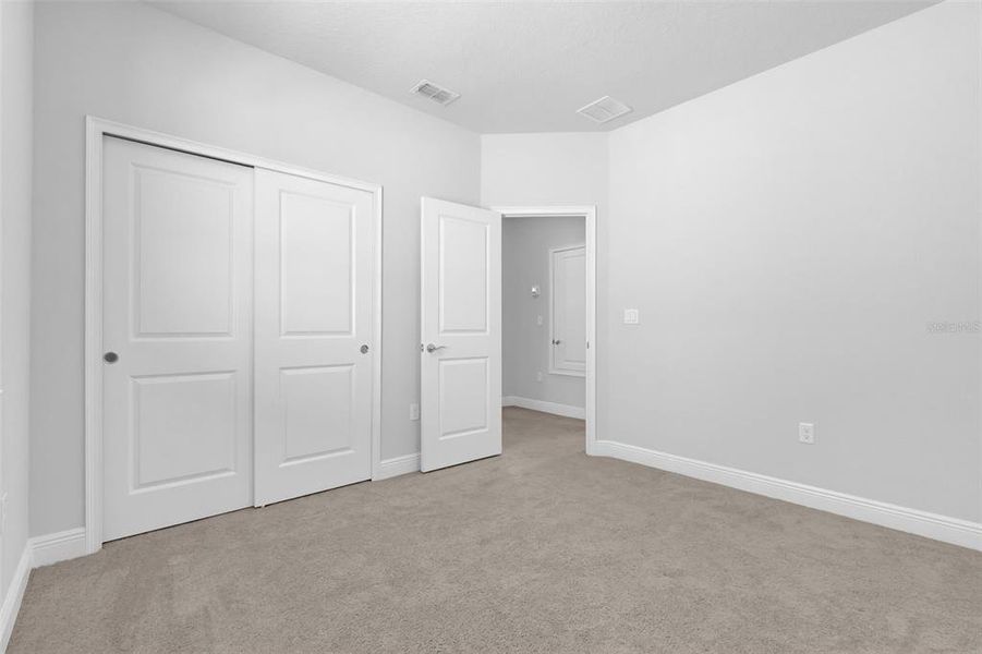 Spacious, unfurnished interior of a new home in , St. Cloud (Image 33).