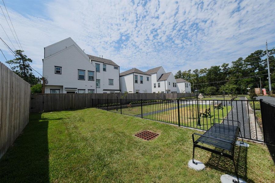 Dog Park & Courtyard