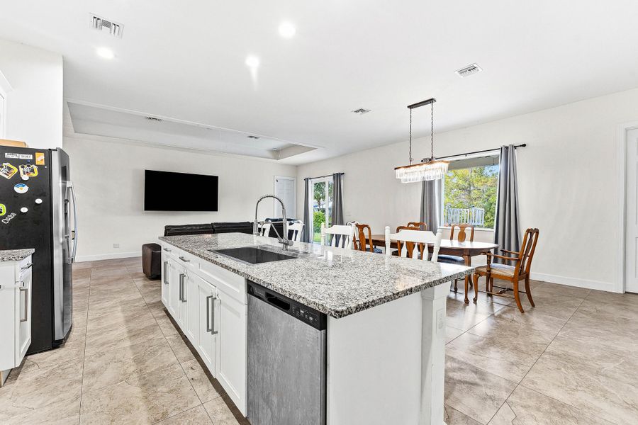 010-2366SouthwestBlaineTerrace-PortStLuc