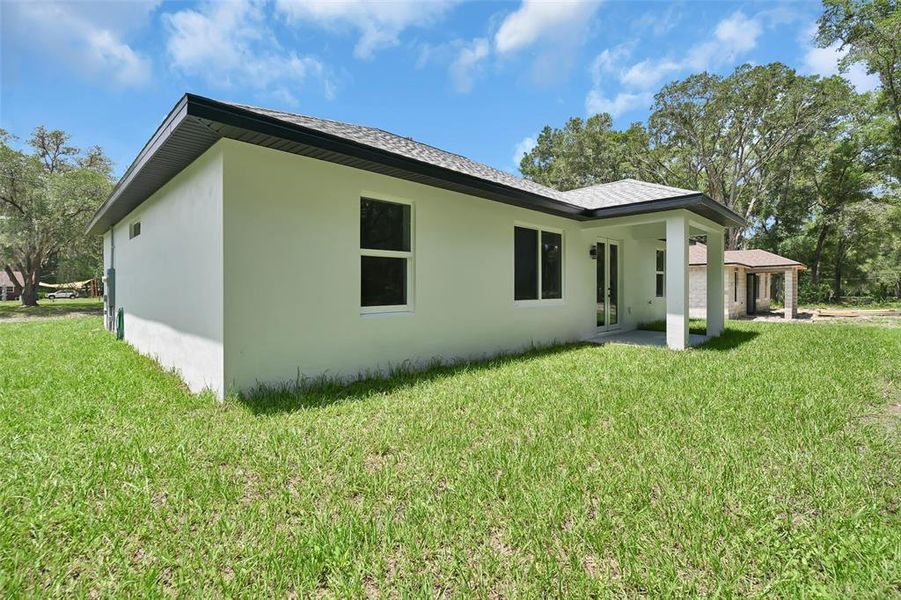 Exterior details and patio area of a home in , Dunnellon (Image 4). Exterior details and patio area of a home in , Dunnellon (Image 4).
