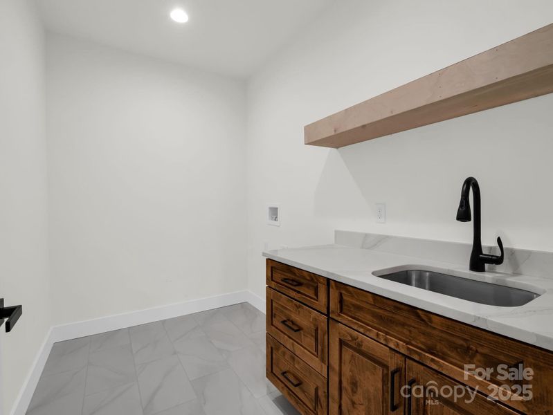 Walk-in laundry with sink