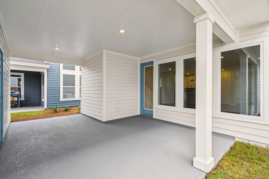Exterior details and patio area of a home in Weslyn Park in Sunbridge 34', St. Cloud (Image 4).