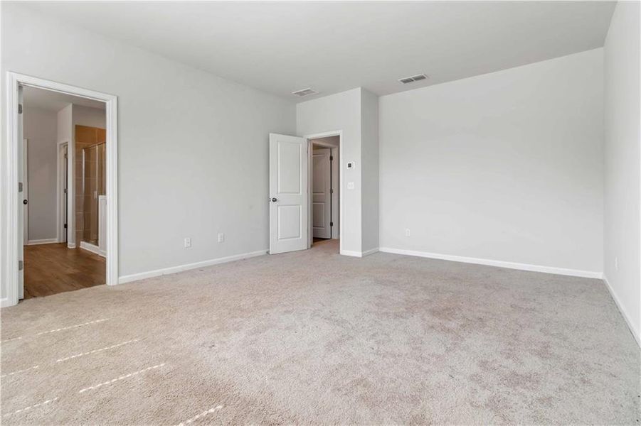 Spacious, unfurnished interior of a new home in , Atlanta (Image 36).