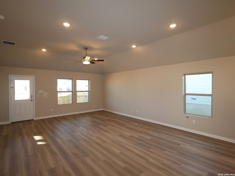 Spacious, unfurnished interior of a new home in Agave, San Antonio (Image 23).