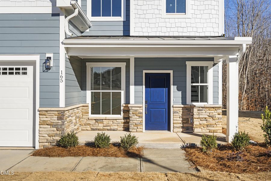 Exterior - Front Door - DSC04737