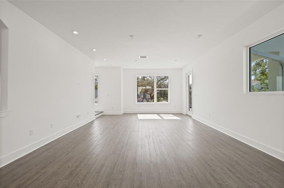 Spacious, unfurnished interior of a new home in Alante, St. Petersburg (Image 22).