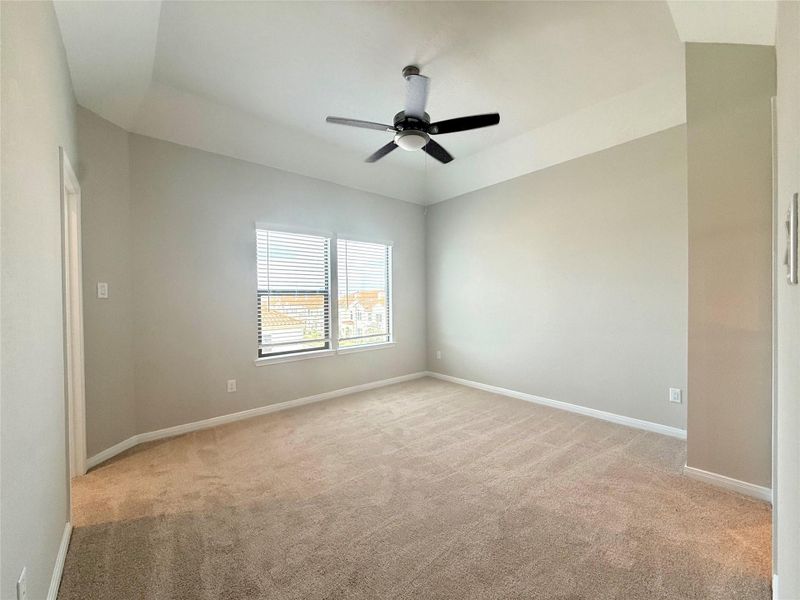 Spacious, unfurnished interior of a new home in , Houston (Image 10).