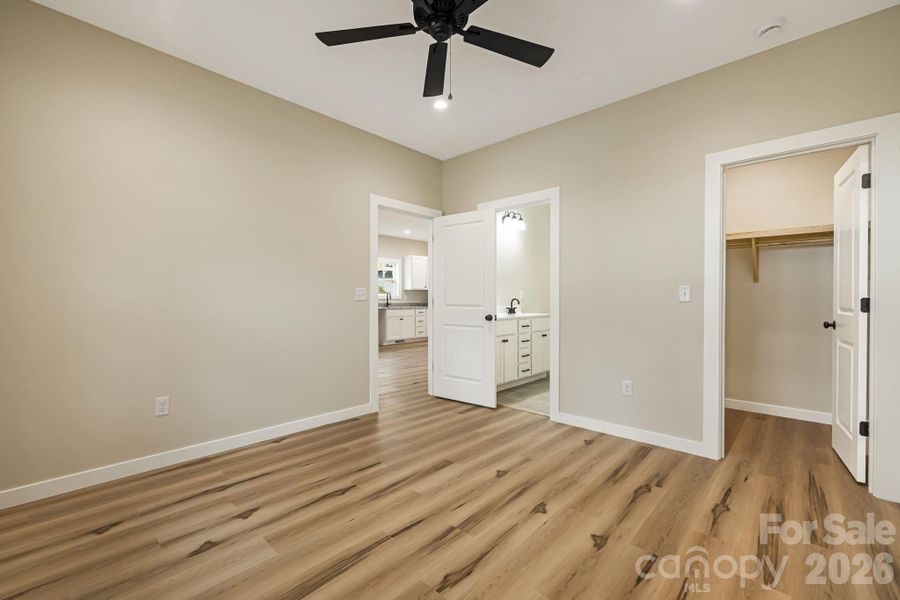 Spacious, unfurnished interior of a new home in , Waynesville (Image 17).