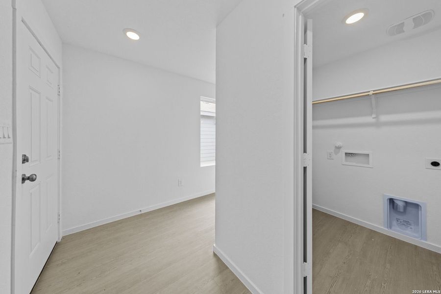 Spacious, unfurnished interior of a new home in Spring Grove, St. Hedwig (Image 15).