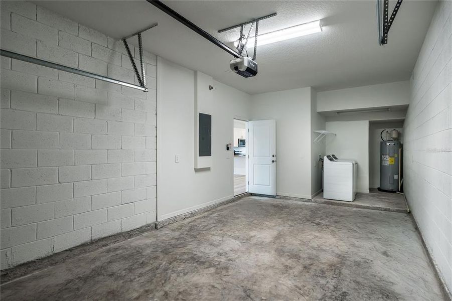 Spacious, unfurnished interior of a new home in , Orlando (Image 18).