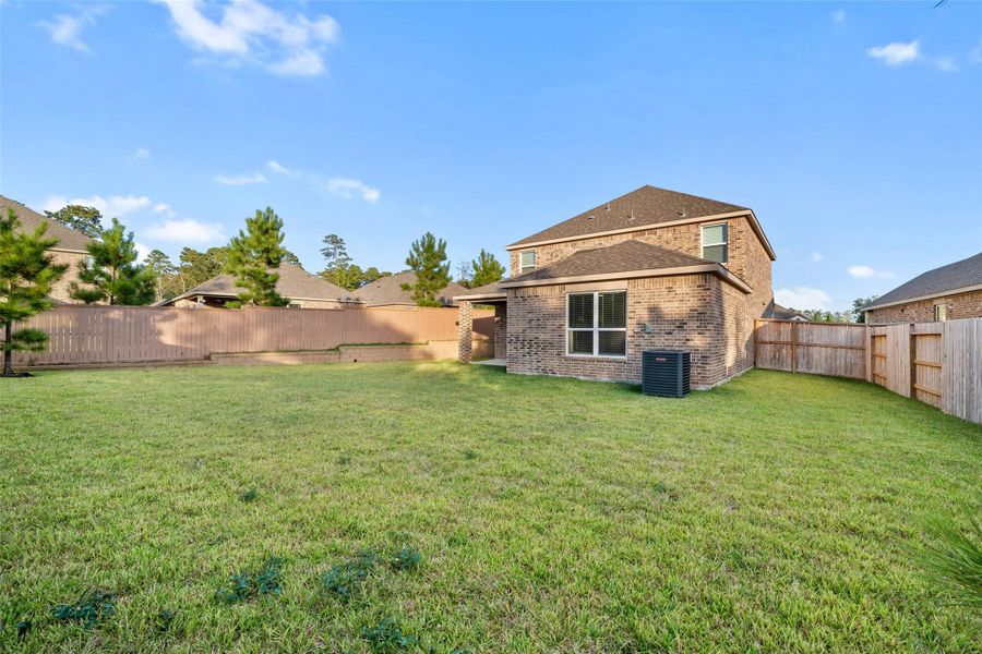 Exterior details and patio area of a home in Wedgewood Forest, Conroe (Image 13). Exterior details and patio area of a home in Wedgewood Forest, Conroe (Image 13).