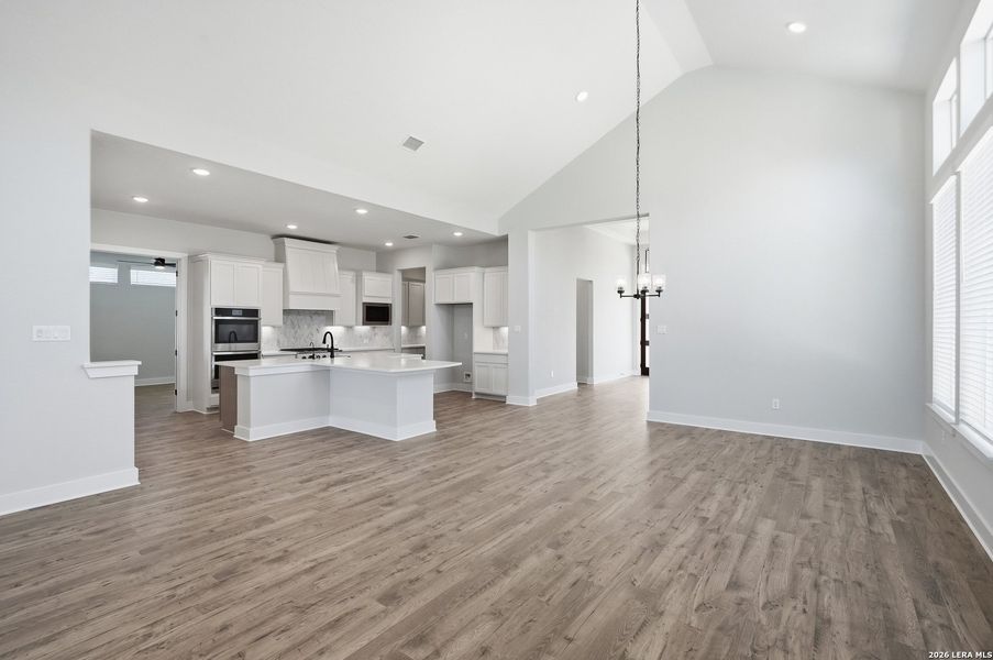Spacious, unfurnished interior of a new home in Potranco Oaks, Castroville (Image 22).