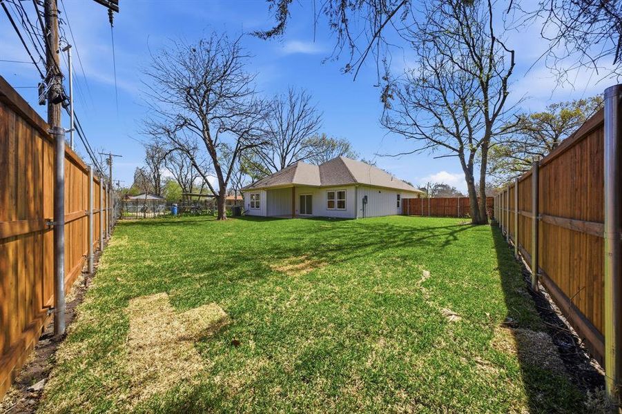 Exterior details and patio area of a home in , Seagoville (Image 19).