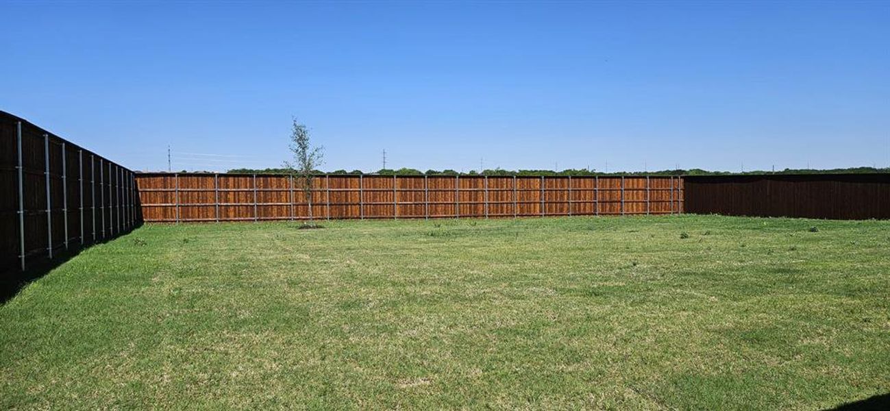 Exterior details and patio area of a home in , Haslet (Image 4).