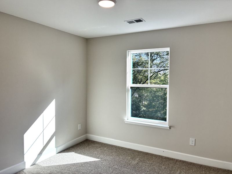 Spacious, unfurnished interior of a new home in Holly Ridge, Greenville (Image 14).