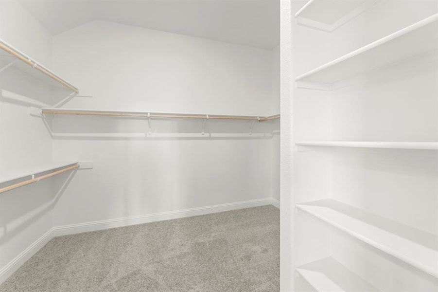 26. 610 Tenor - Closet 26. 610 Tenor - Closet