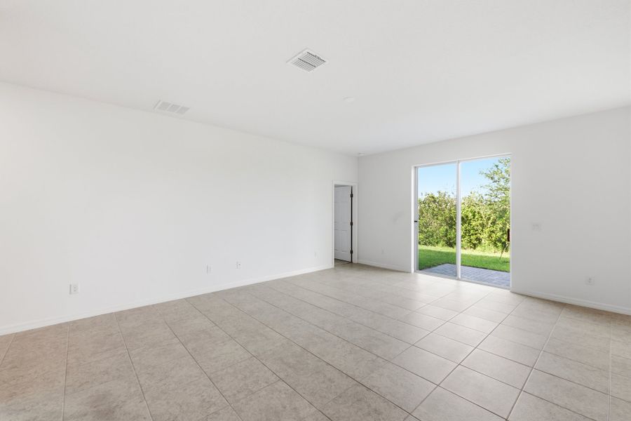 Spacious, unfurnished interior of a new home in Tarpon Bay, Haines City (Image 9). Spacious, unfurnished interior of a new home in Tarpon Bay, Haines City (Image 9).