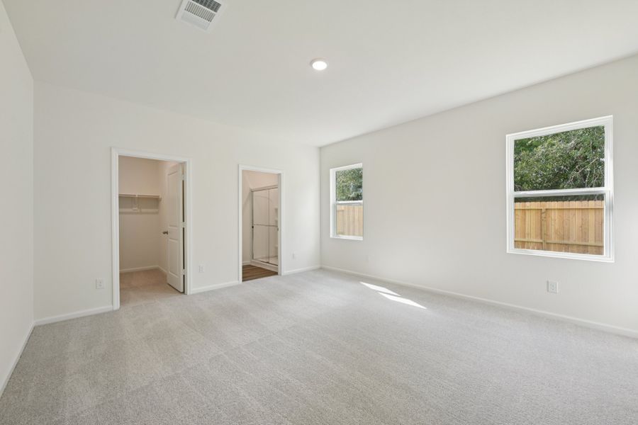 Representative unfurnished interior of a home built from the Glimmer by Starlight Homes in Castlewood South, Taylor (Image 17).