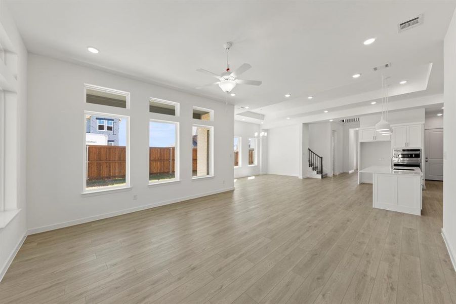 13. 7104 Bergamot - Family (2)