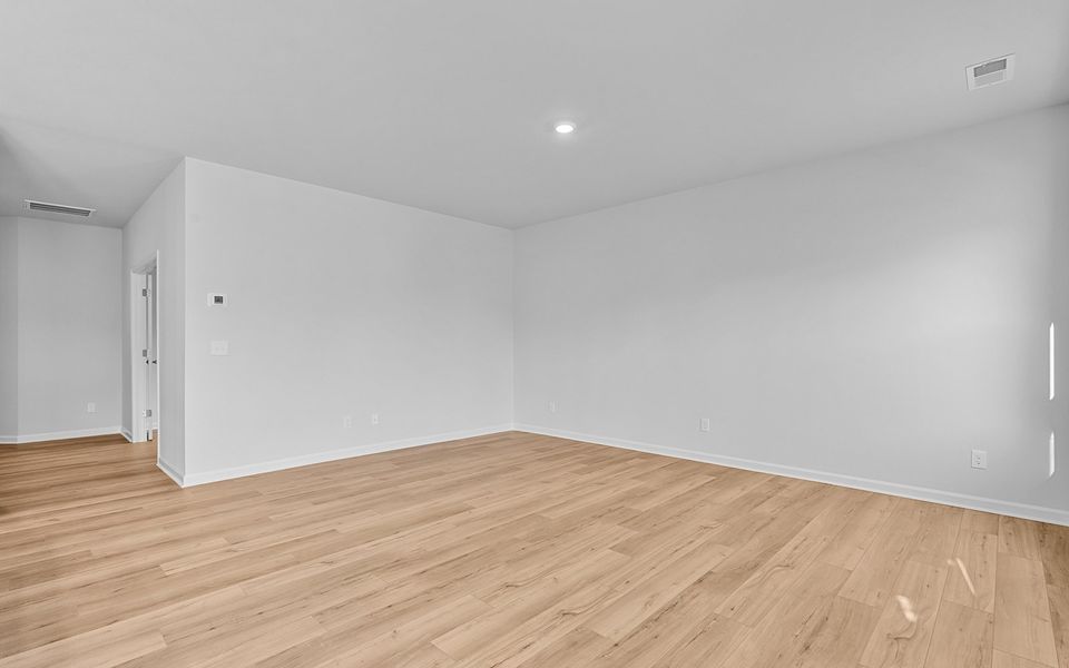 Spacious, unfurnished interior of a new home in Bell West, Kernersville (Image 19).