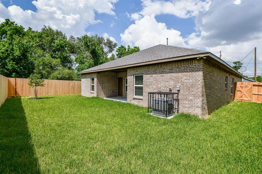 Exterior details and patio area of a home in , Houston (Image 4).