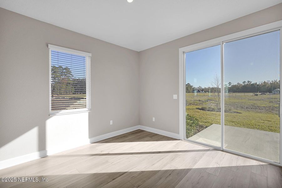 Spacious, unfurnished interior of a new home in Jennings Farm, Middleburg (Image 11).