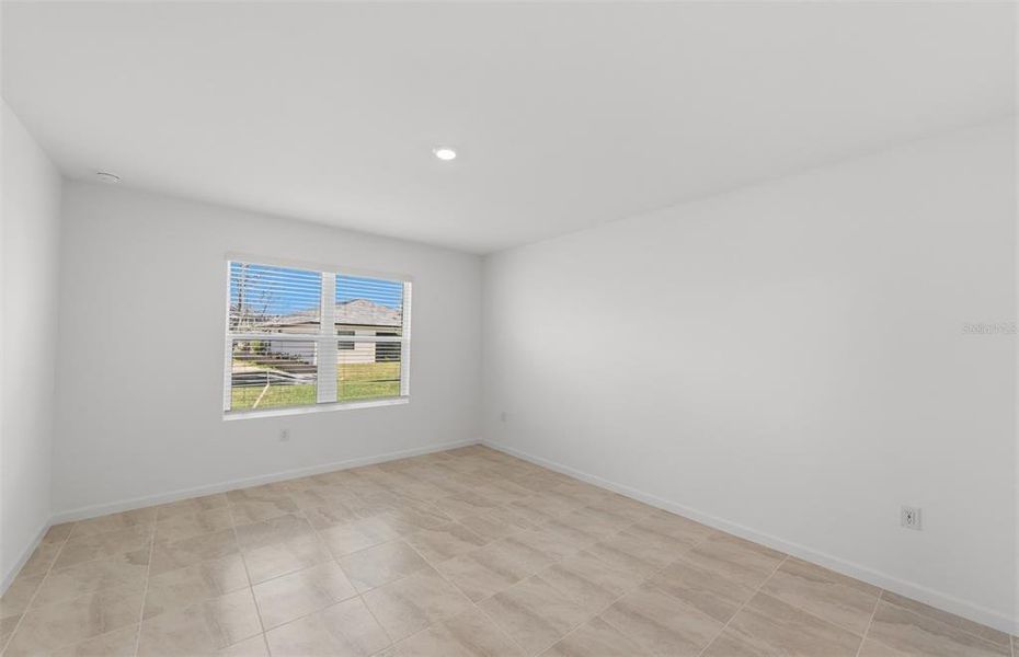 Spacious, unfurnished interior of a new home in Lakespur Wellen Park, Venice (Image 21).