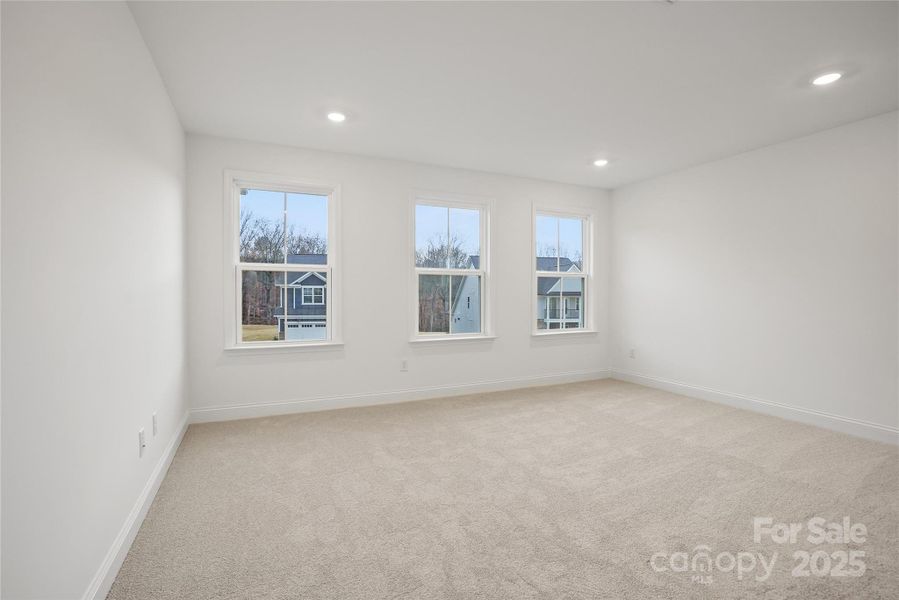 Spacious, unfurnished interior of a new home in Forest Creek, Waxhaw (Image 27).