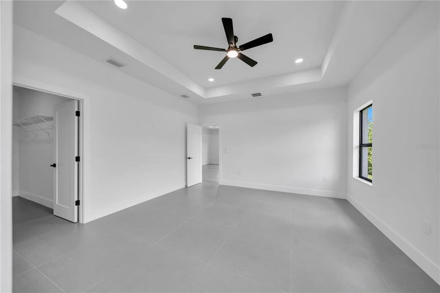 Spacious, unfurnished interior of a new home in , North Port (Image 33).