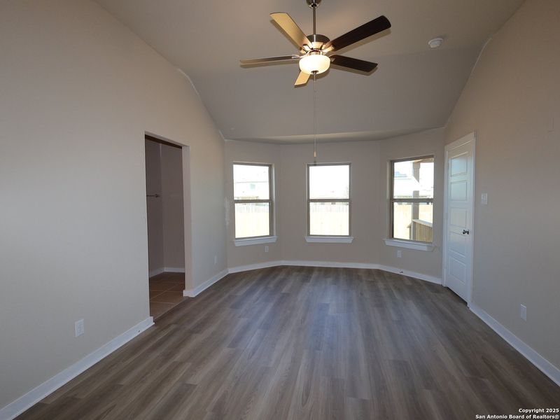 Spacious, unfurnished interior of a new home in Winding Brook, San Antonio (Image 22). Spacious, unfurnished interior of a new home in Winding Brook, San Antonio (Image 22).