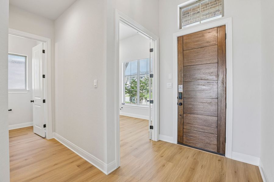 Spacious, unfurnished interior of a new home in 6 Creeks, Kyle (Image 27).
